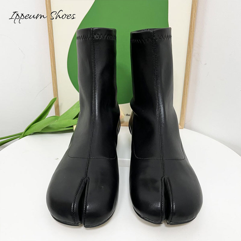 IPPEUM Tabi Ankle Boots Black
