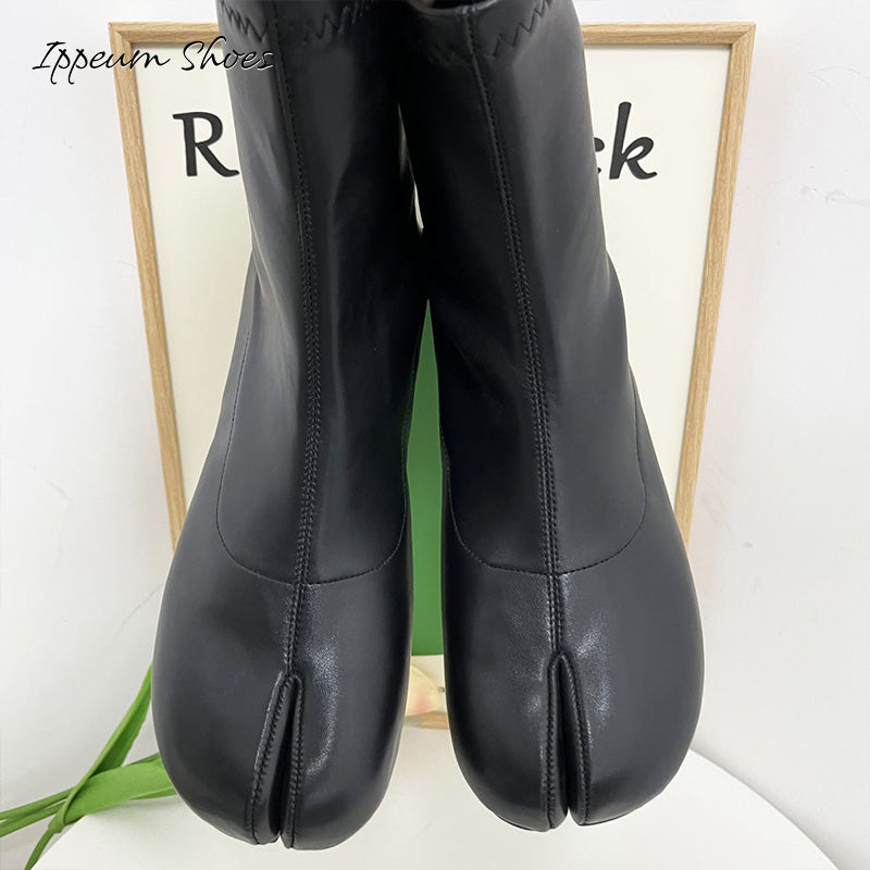 IPPEUM Tabi Ankle Boots Black